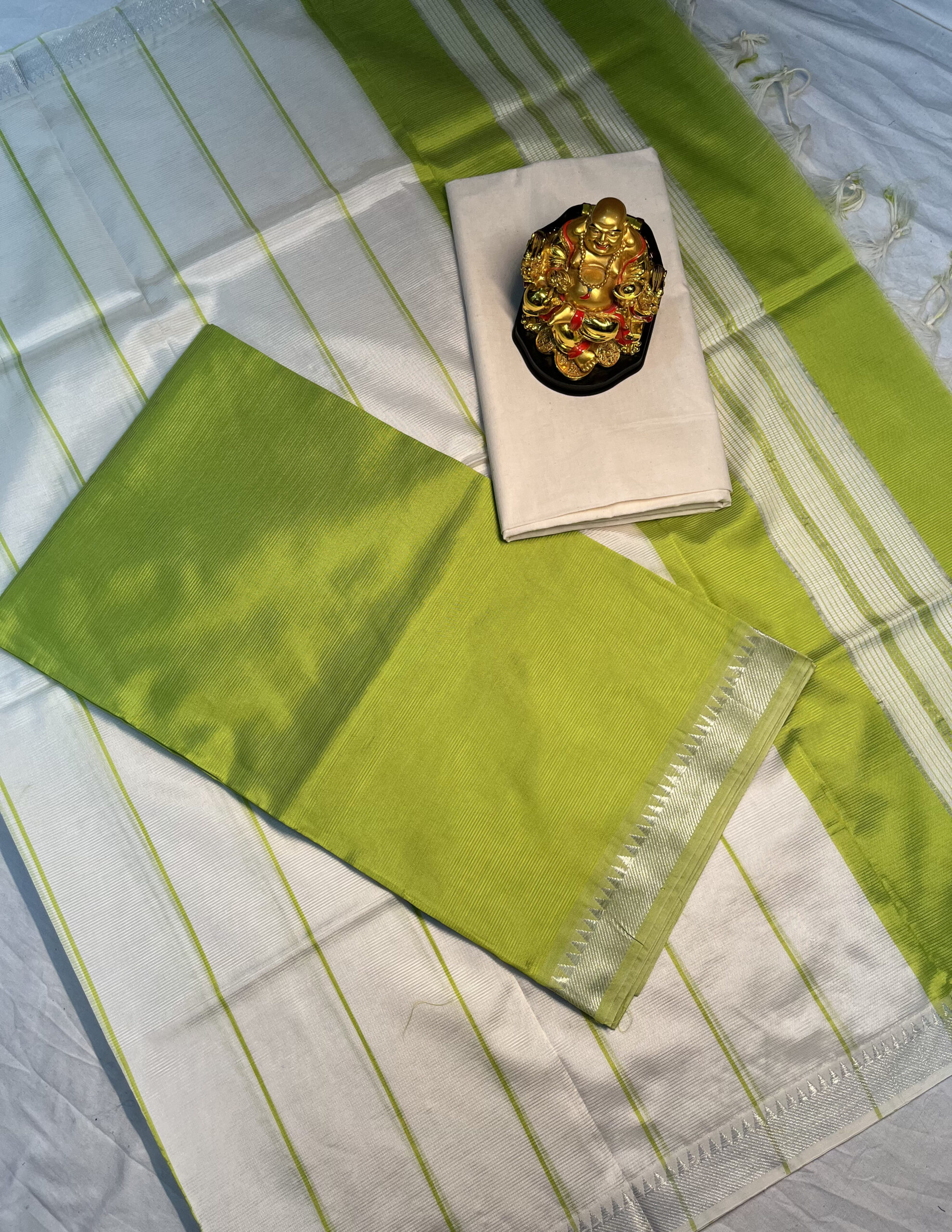 Mangalagiri Pattu Dress Materials(Parrot Green)